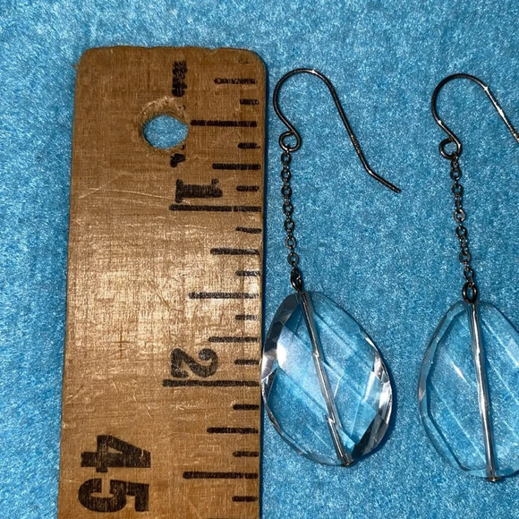 CRYSTAL teardrop facetted dangel pierced earrings clear on silver dainty chains - Picture 3 of 4